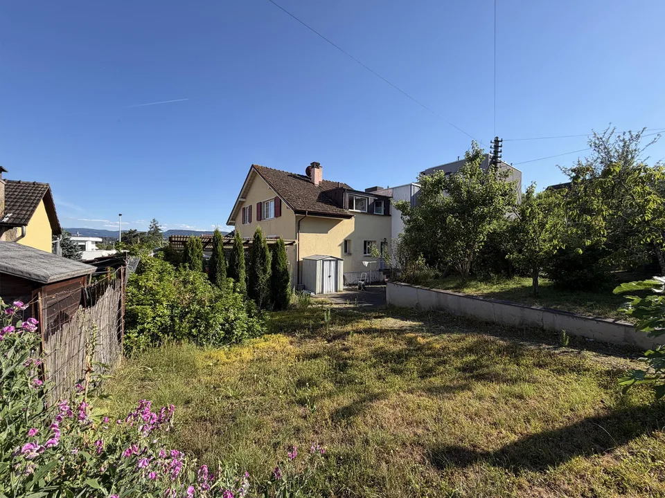 6-Zimmer-Einfamilienhaus mit grossem Garten und Entwicklungspotenzial