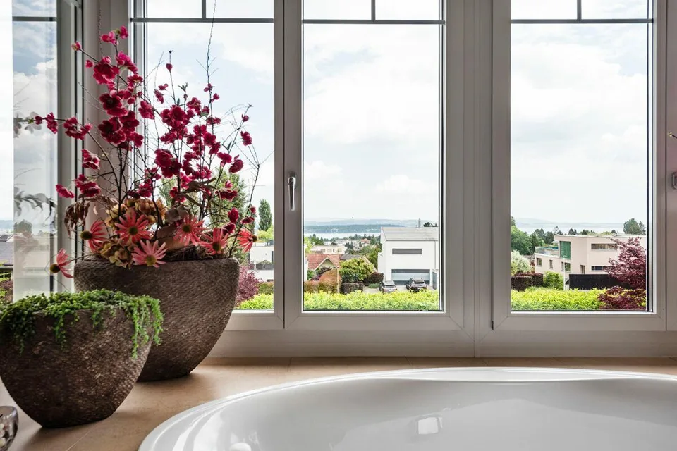 Luxuriöse Landhausvilla an exklusiver Seesichtlage