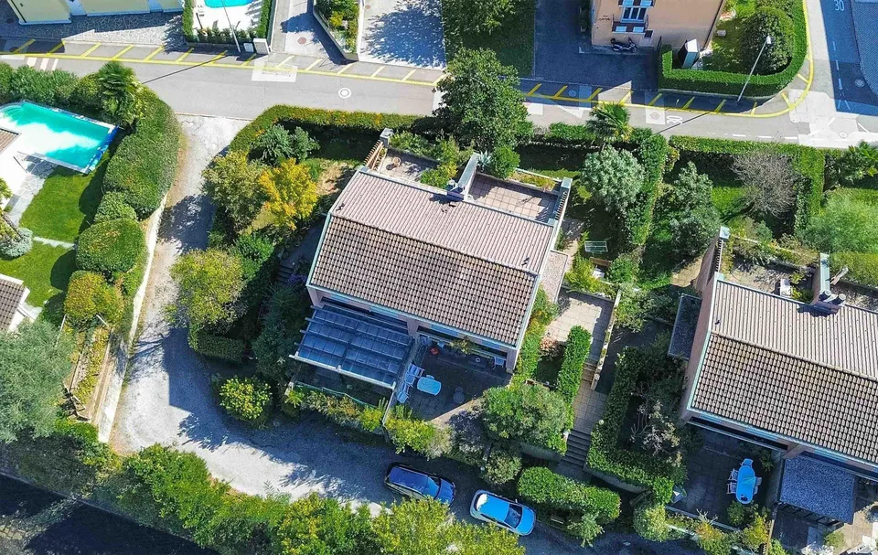 Spaziosa casa gemella con giardino a Melano