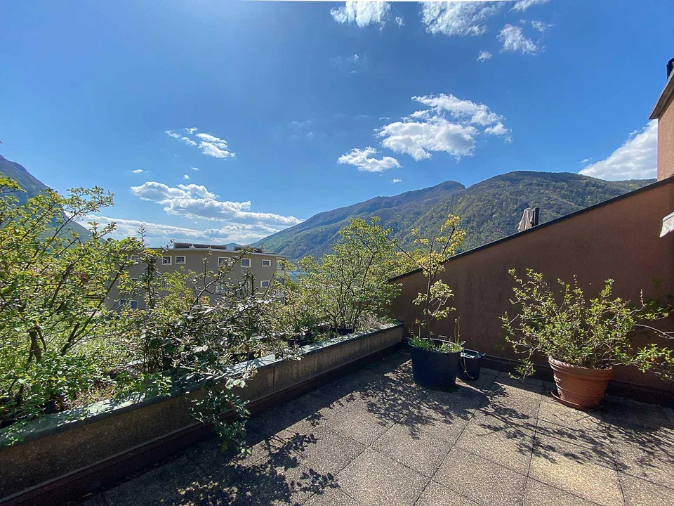 Spaziosa casa gemella con giardino a Melano