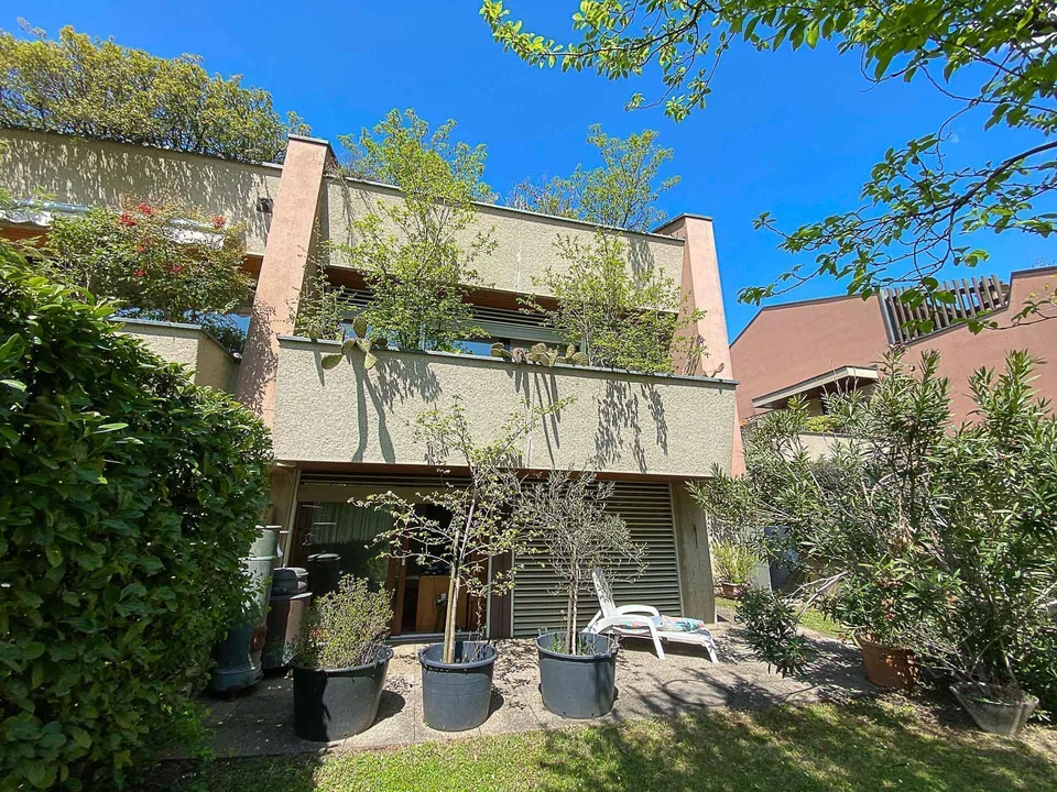 Spaziosa casa gemella con giardino a Melano