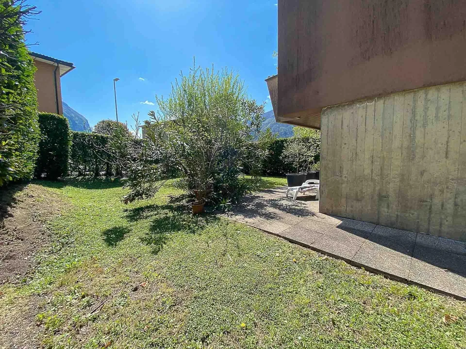 Spaziosa casa gemella con giardino a Melano