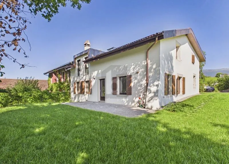 Proprietà rinnovata con giardino, tranquilla nel vigneto