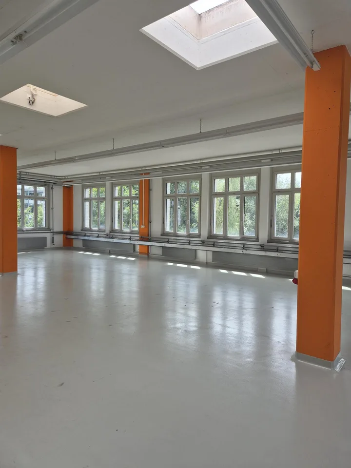 Gewerbefläche mit Warenlift in Frauenfeld an der Autobahnausfahrt