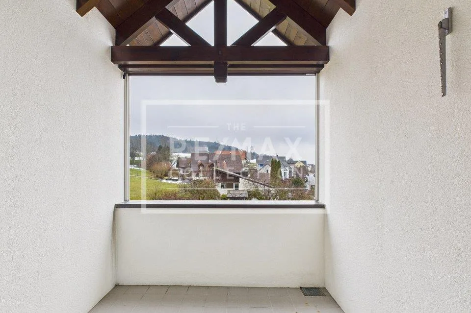 Sonnige Dachwohnung in Bonstetten mit Traum-Aussicht, nahe Zürich