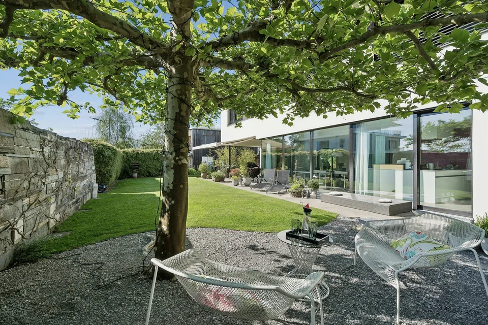 Exclusive 6½-room single-family house in a quiet location with a large garden