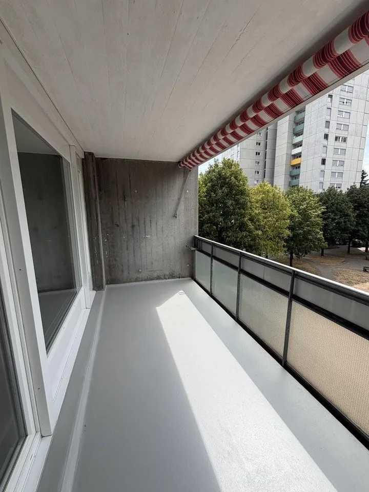 High-rise building with a view of the green