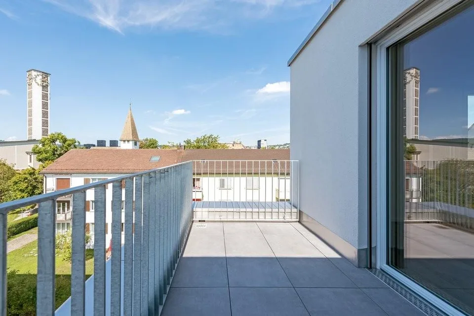 Attic apartment near Altstetten train station - City and nature combined