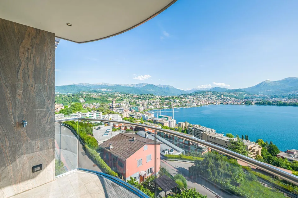 ELEGANTE APPARTAMENTO DI 3.5 LOCALI CON SPETTACOLARE VISTA LAGO