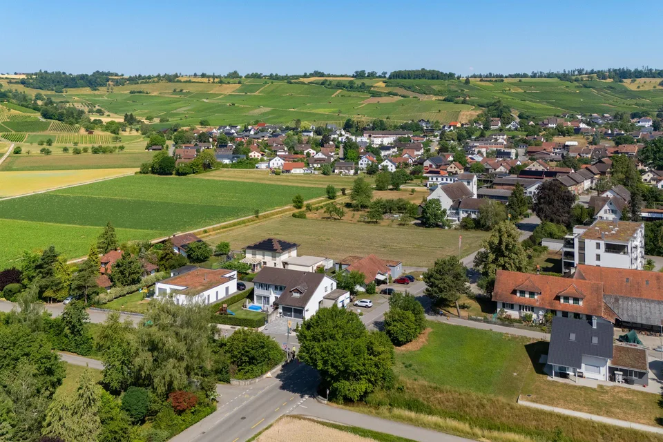 Modernes Wohnen auf höchstem Niveau inklusive vermieteter Praxisfläche