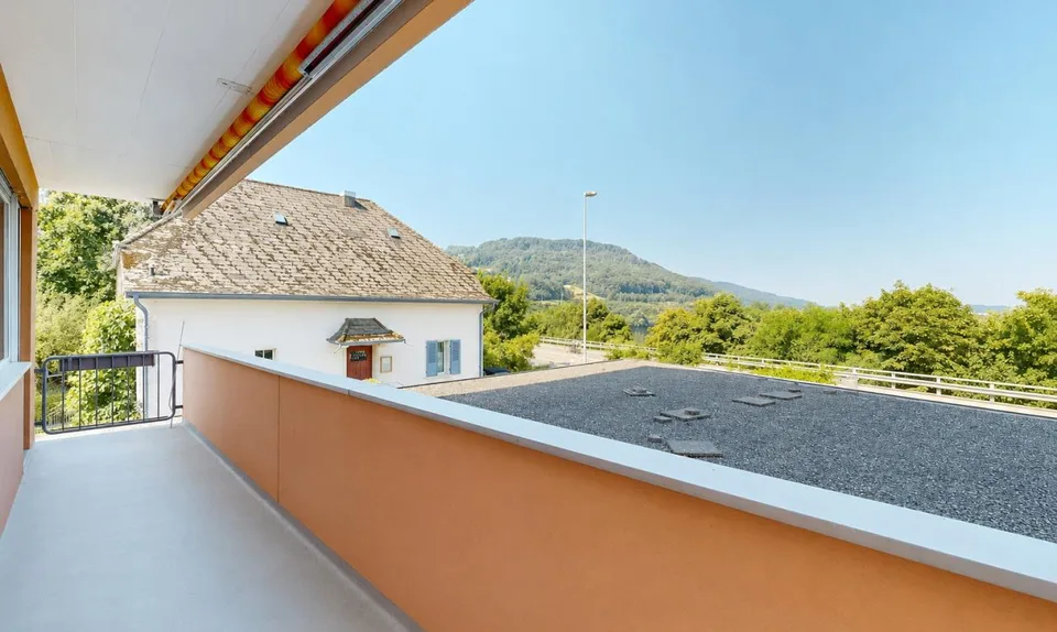 Bright 4.5-room apartment with balcony and Rhine view in Stein AG
