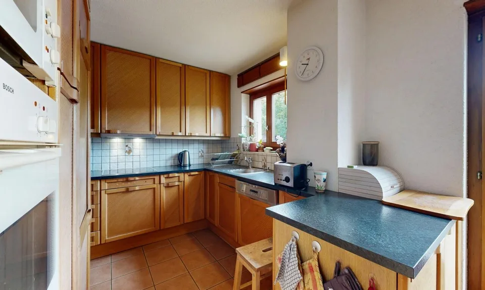 Angenehmes Haus mit baumgesäumtem Garten, ohne vis-à-vis