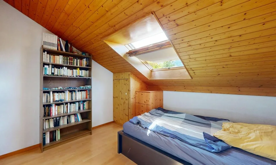 Angenehmes Haus mit baumgesäumtem Garten, ohne vis-à-vis