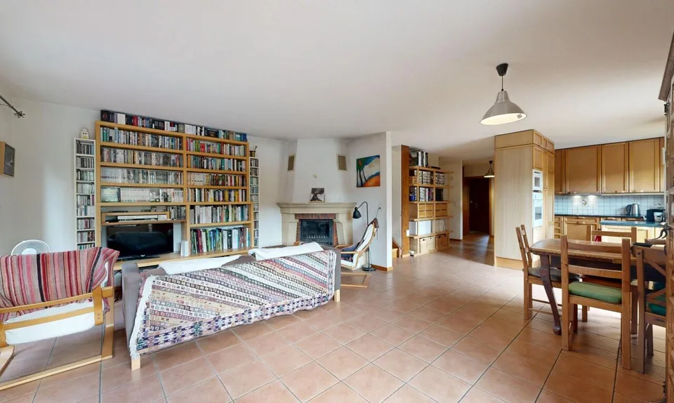 Angenehmes Haus mit baumgesäumtem Garten, ohne vis-à-vis