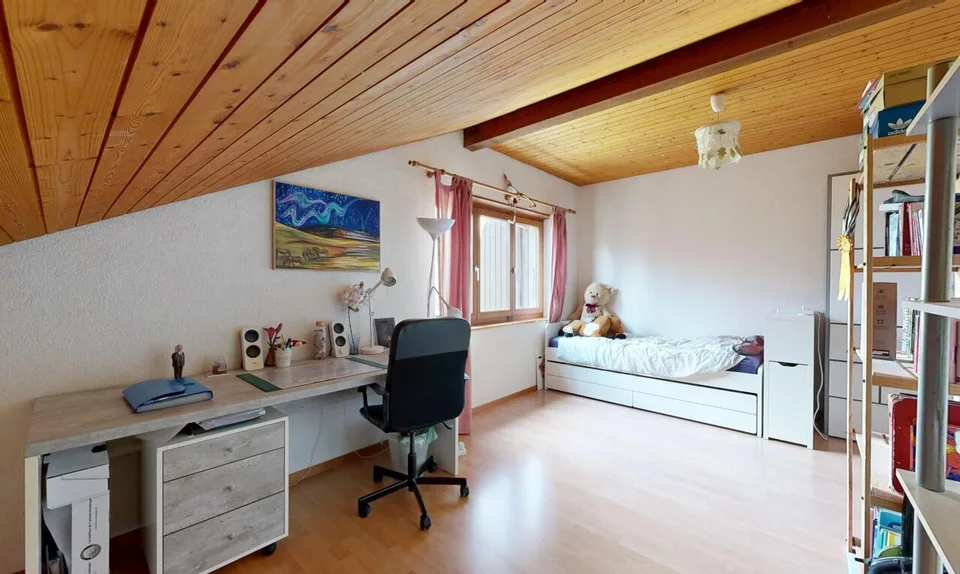 Angenehmes Haus mit baumgesäumtem Garten, ohne vis-à-vis
