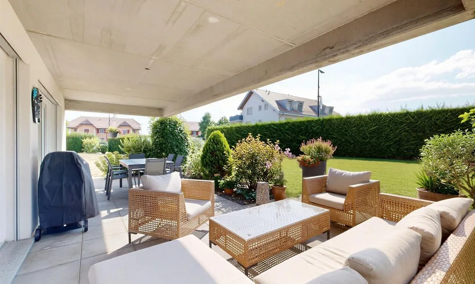 3 pezzi in ottimo stato con giardino molto grande