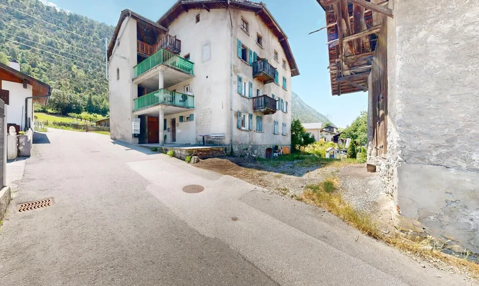 3.5-room apartment in Grône – High renovation potential