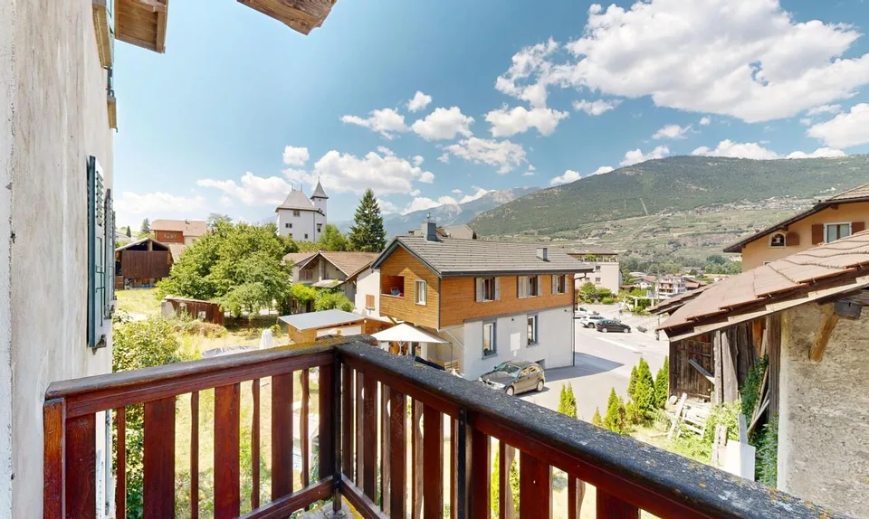 3.5-room apartment in Grône – High renovation potential
