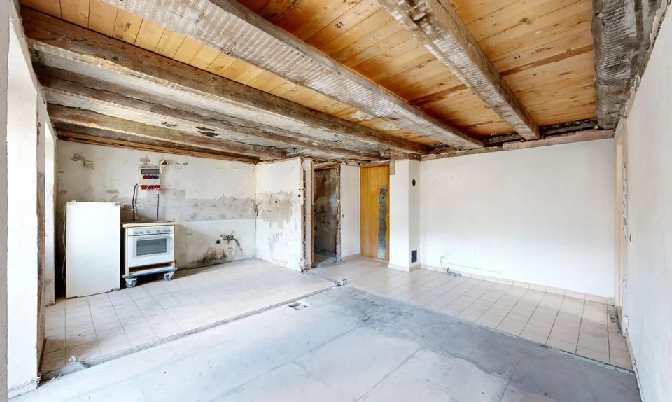 3.5-room apartment in Grône – High renovation potential