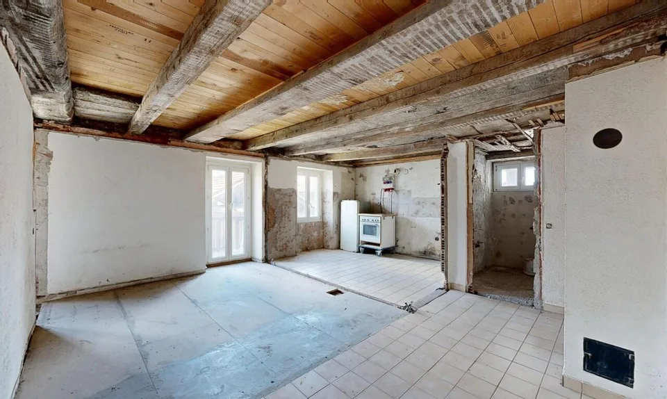 3.5-room apartment in Grône – High renovation potential