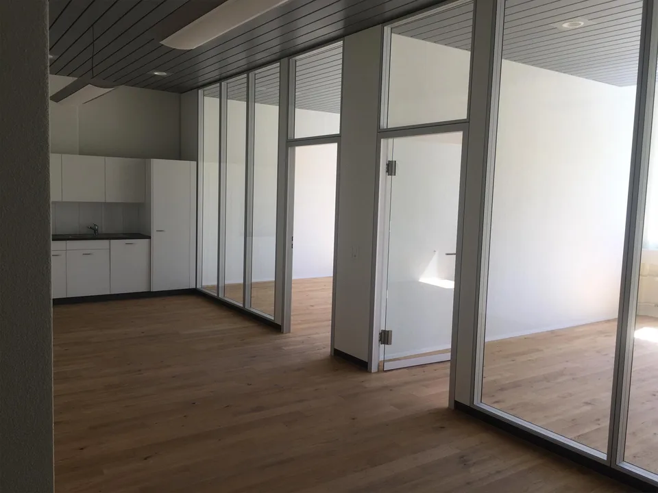 Helle, moderne Büroräume 107.3 m2 an Top Lage in Sarnen