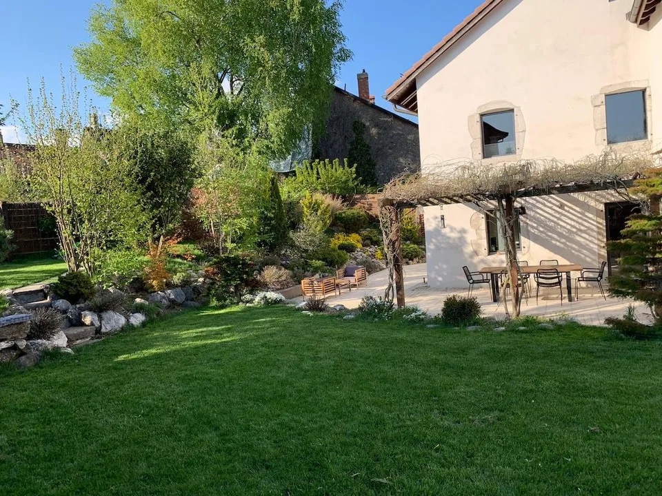 Elegante Villa mit modernem Komfort, komplett möbliert in Gimel, ab August 2026 verfügbar