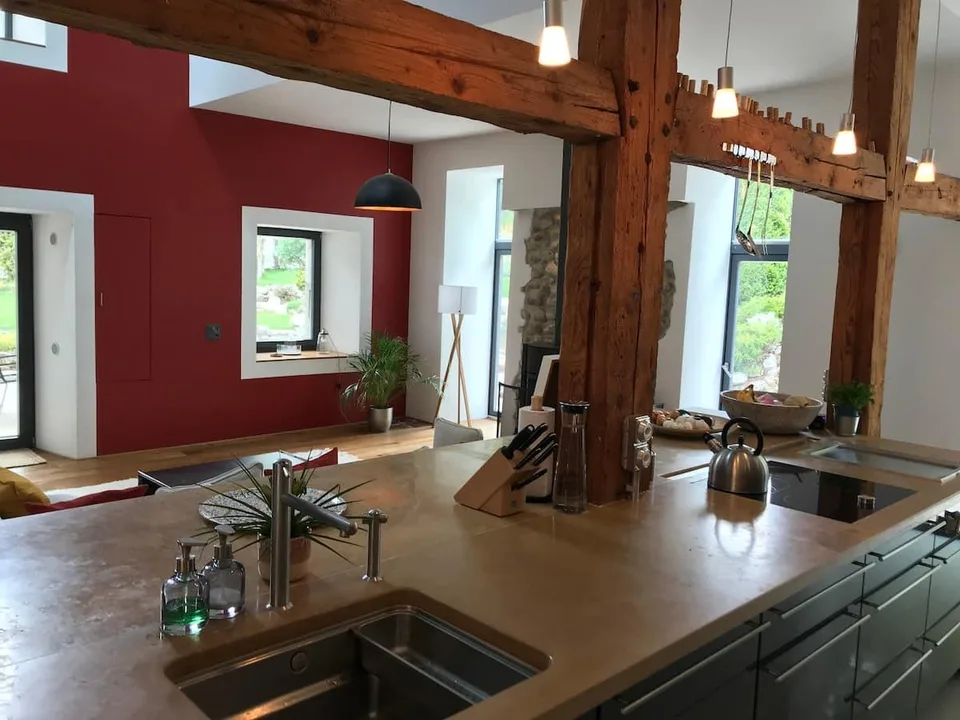 Elegante Villa mit modernem Komfort, komplett möbliert in Gimel, ab August 2026 verfügbar