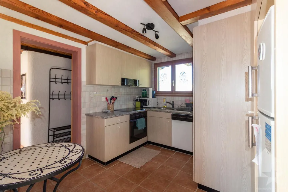 Charming chalet with two apartments, ideal location and view