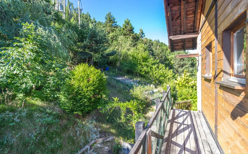 Charming chalet with two apartments, ideal location and view