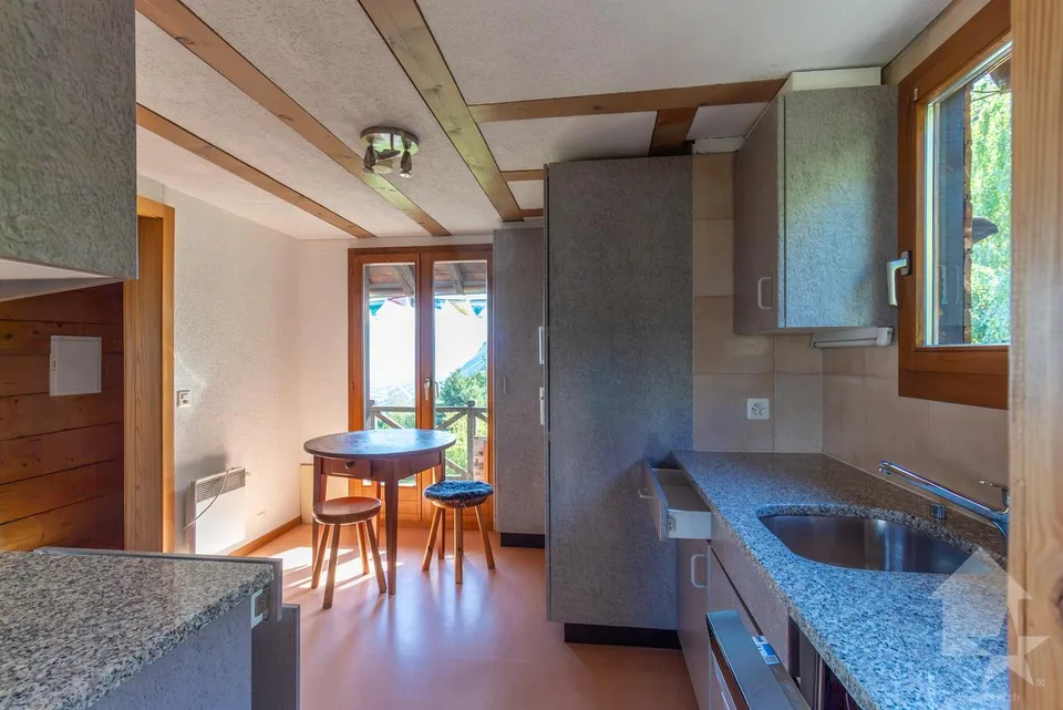Charming chalet with two apartments, ideal location and view