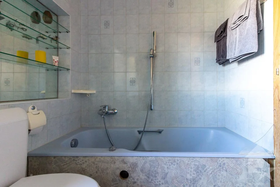 Charming chalet with two apartments, ideal location and view