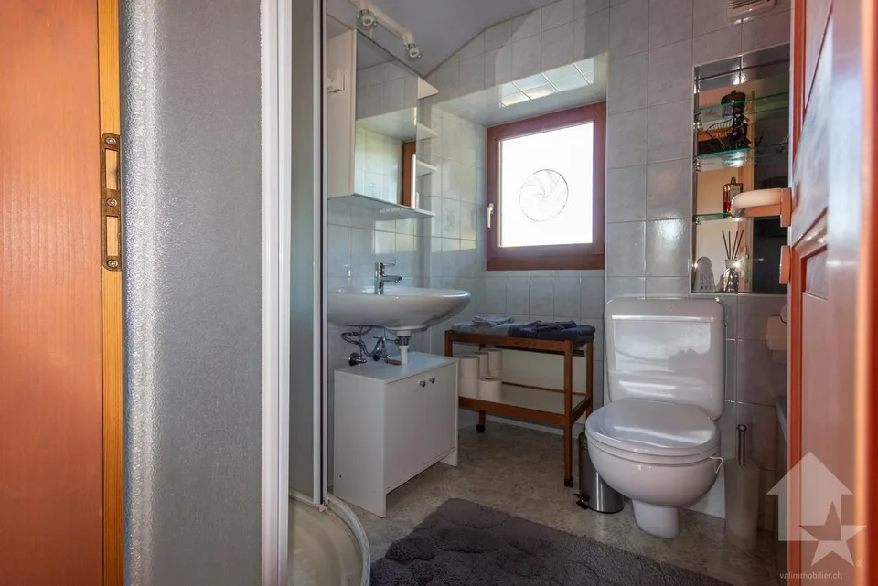 Charming chalet with two apartments, ideal location and view