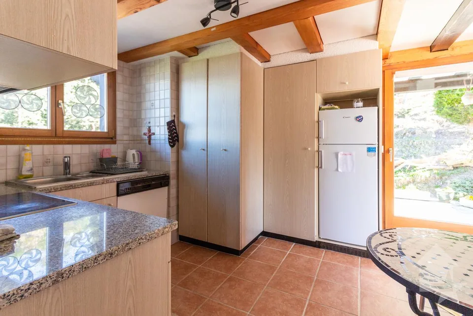 Charming chalet with two apartments, ideal location and view