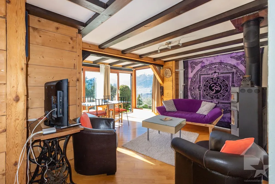 Charming chalet with two apartments, ideal location and view