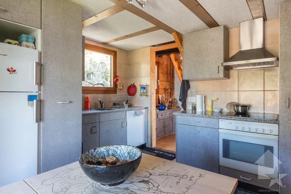 Charming chalet with two apartments, ideal location and view
