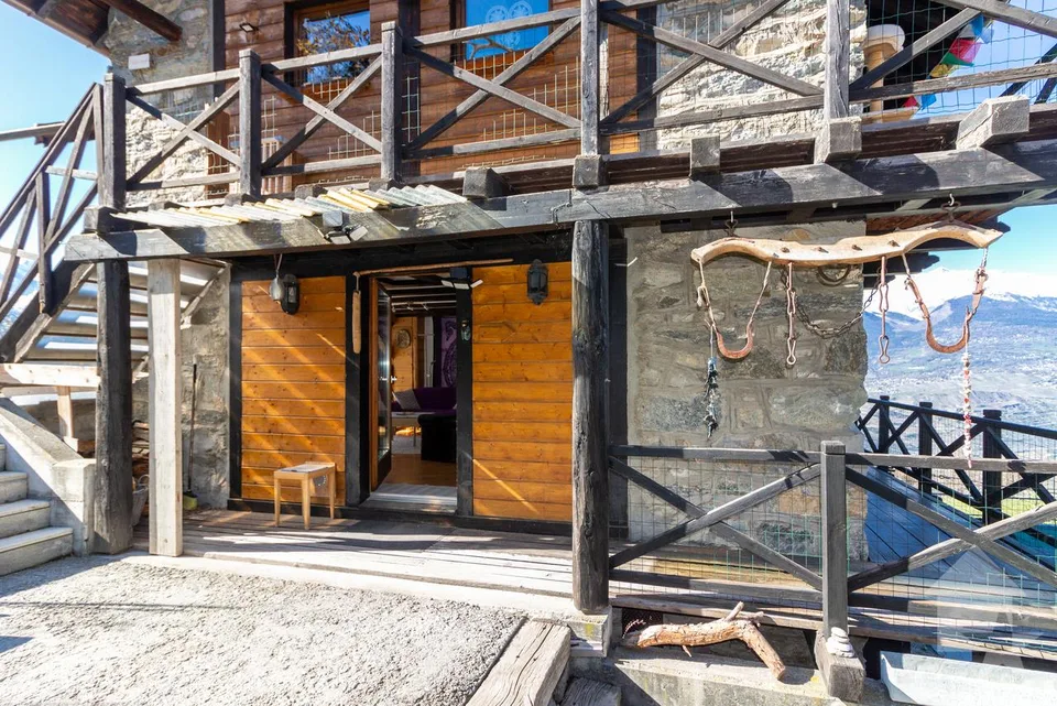 Charming chalet with two apartments, ideal location and view