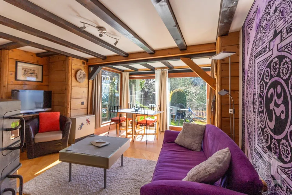 Charming chalet with two apartments, ideal location and view