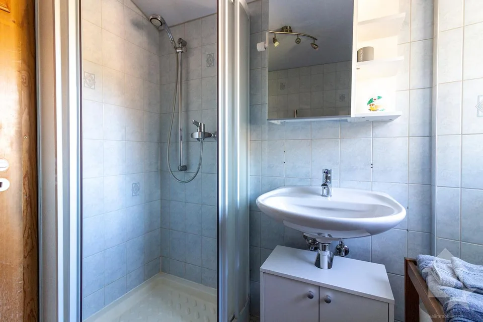 Charming chalet with two apartments, ideal location and view