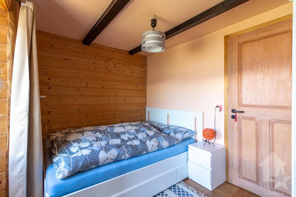Charming chalet with two apartments, ideal location and view