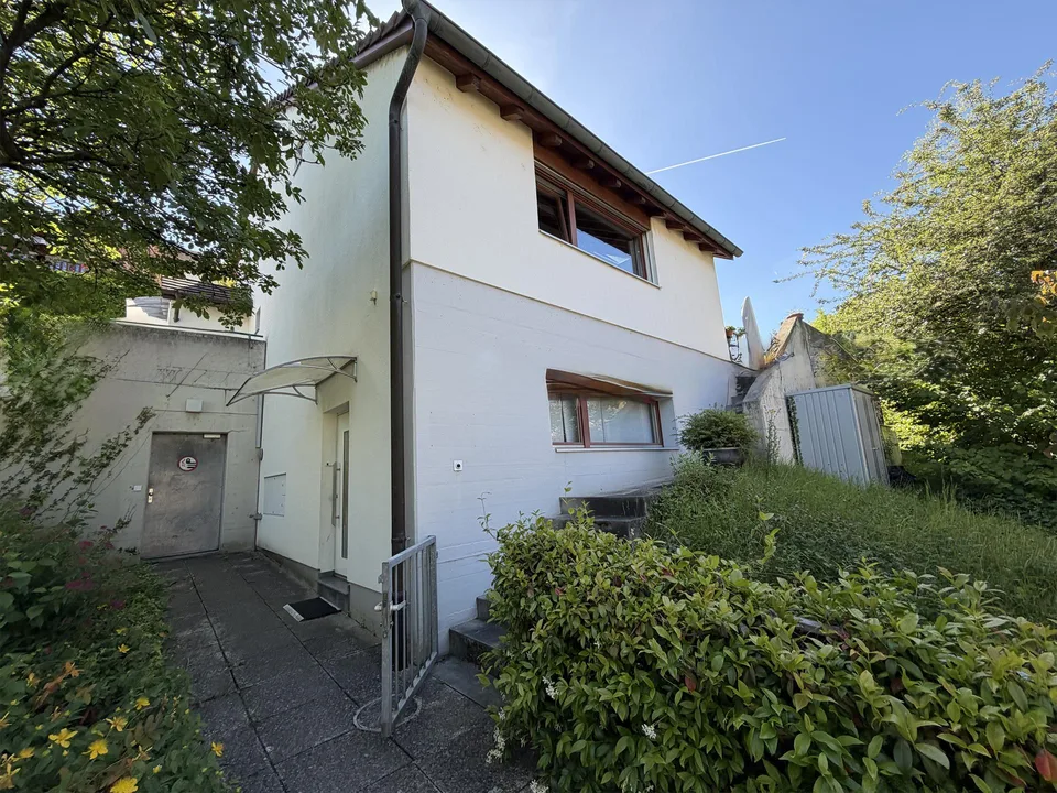 Muttenz: Attractive 5.5 room single-family house with generous living concept in a popular residential area