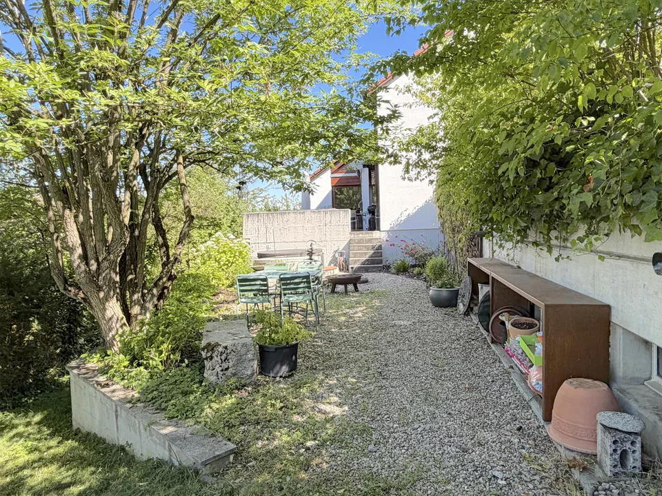 Muttenz: Attractive 5.5 room single-family house with generous living concept in a popular residential area