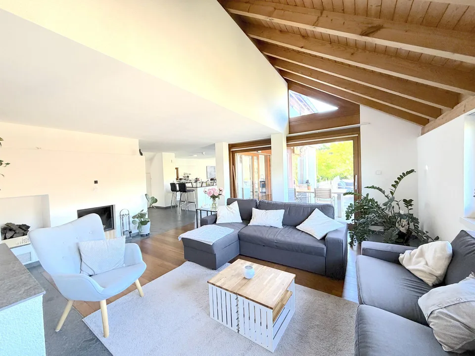 Muttenz: Attractive 5.5 room single-family house with generous living concept in a popular residential area