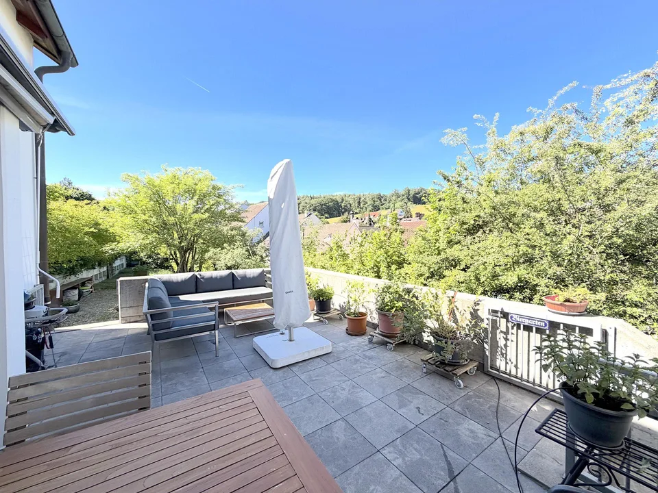 Muttenz: Attractive 5.5 room single-family house with generous living concept in a popular residential area