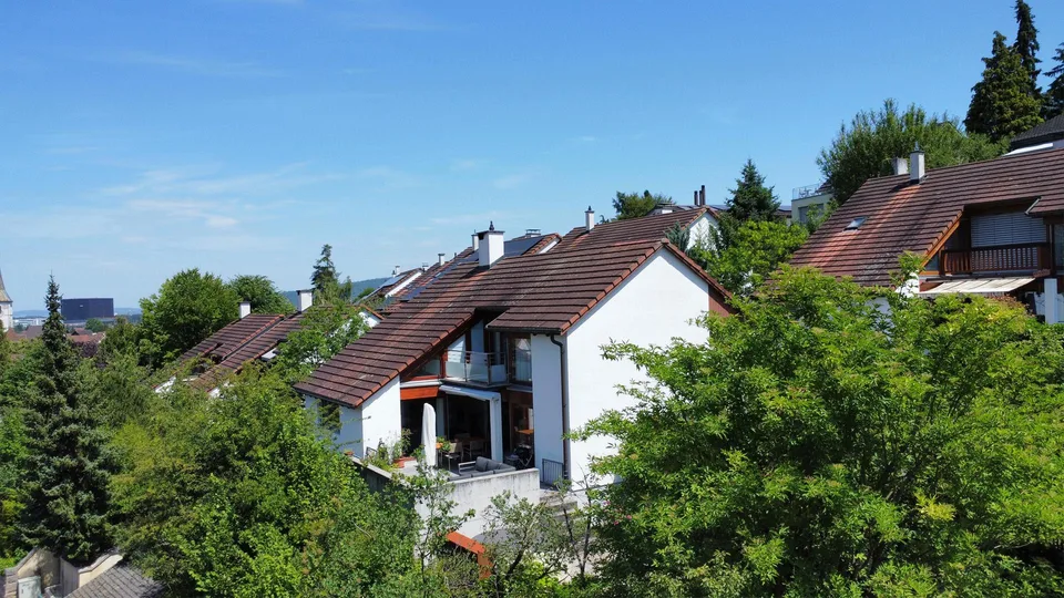 Muttenz: Attraktives 5.5 Zi EFH  m. grosszügigem Wohnkonzept u. Garten