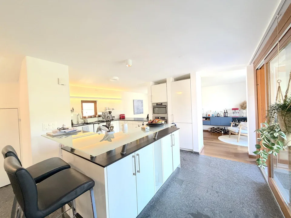 Muttenz: Attractive 5.5 room single-family house with generous living concept in a popular residential area