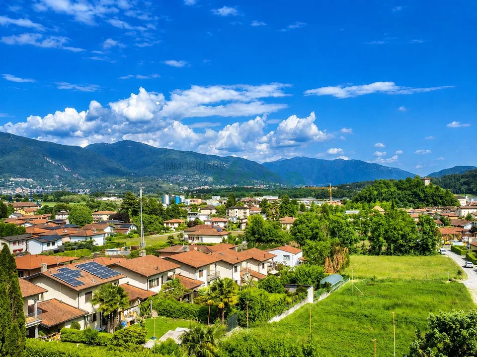 Incantevole villa dalle linee armoniose e moderne, immersa nei vigneti
