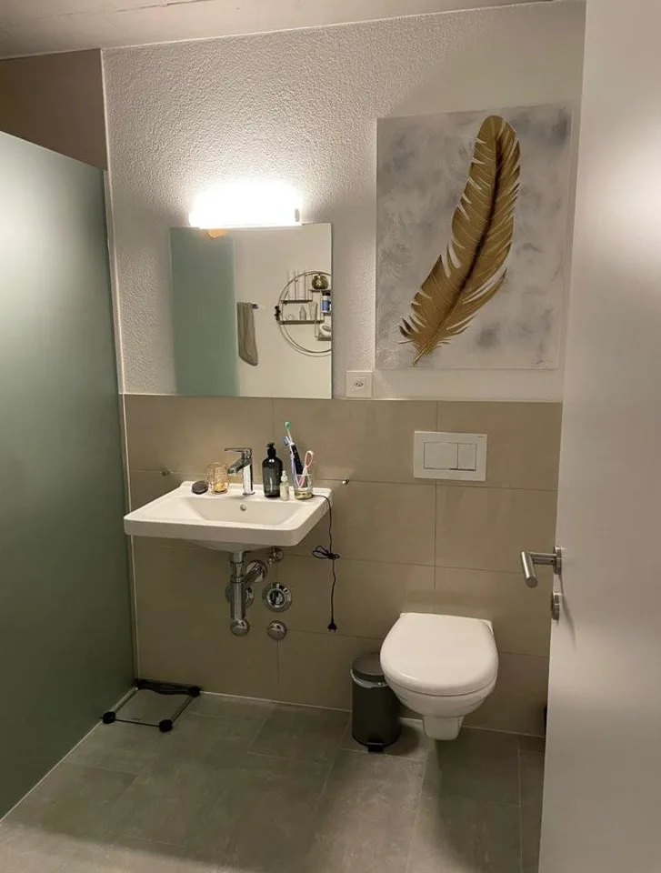 Apartment seeks single