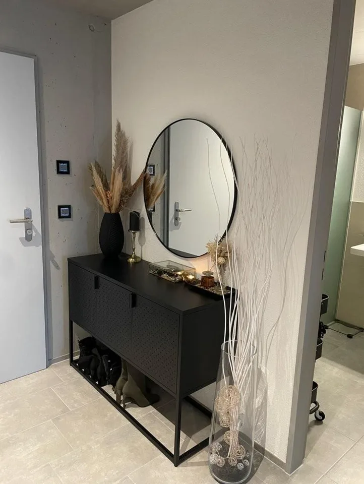 Apartment seeks single