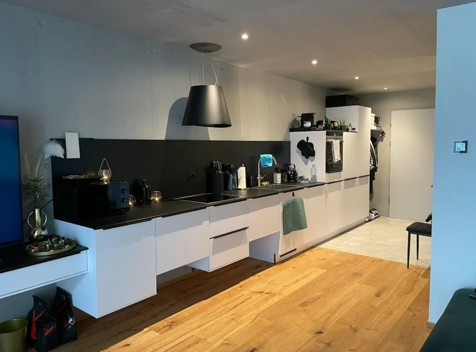 Apartment seeks single