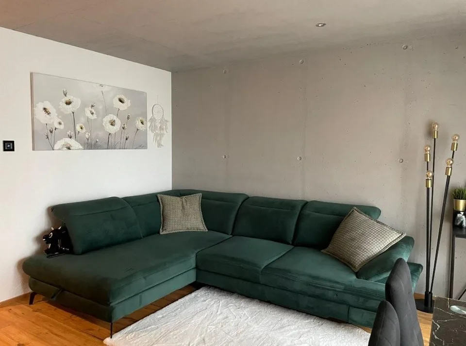 Apartment seeks single